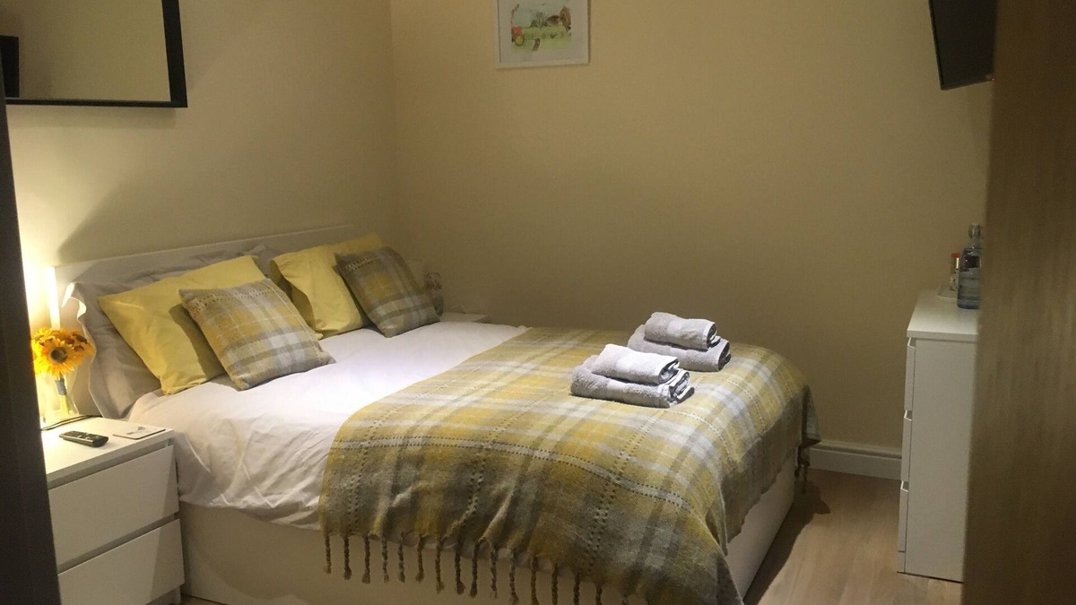 Alvechurch Apartment | Private Entry Double bedroom with beautiful views!