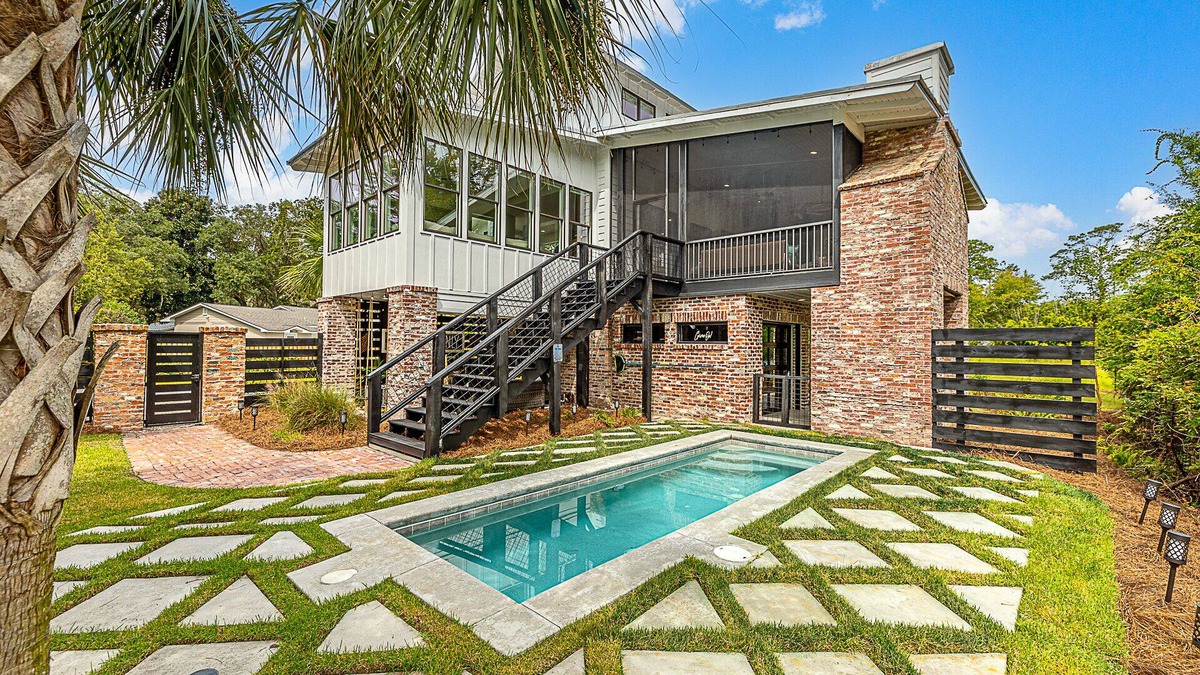 Saint Simons Heights House | Private Escape | Heated Pool | Covered Outdoor Area w/TV | Game Area | Family Friendly