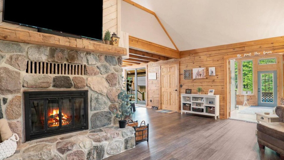 Newaygo Cabin | Private escape: log cabin with hot tub on 4 private acres