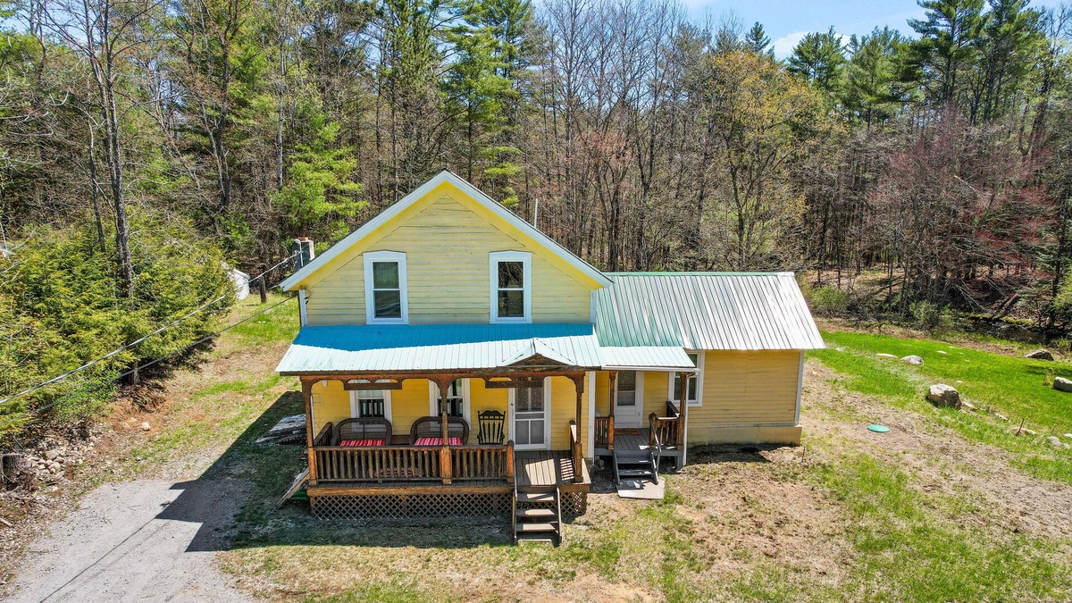 Adirondack House | Private escape near the lake, town, and hiking with free WiFi and full kitchen