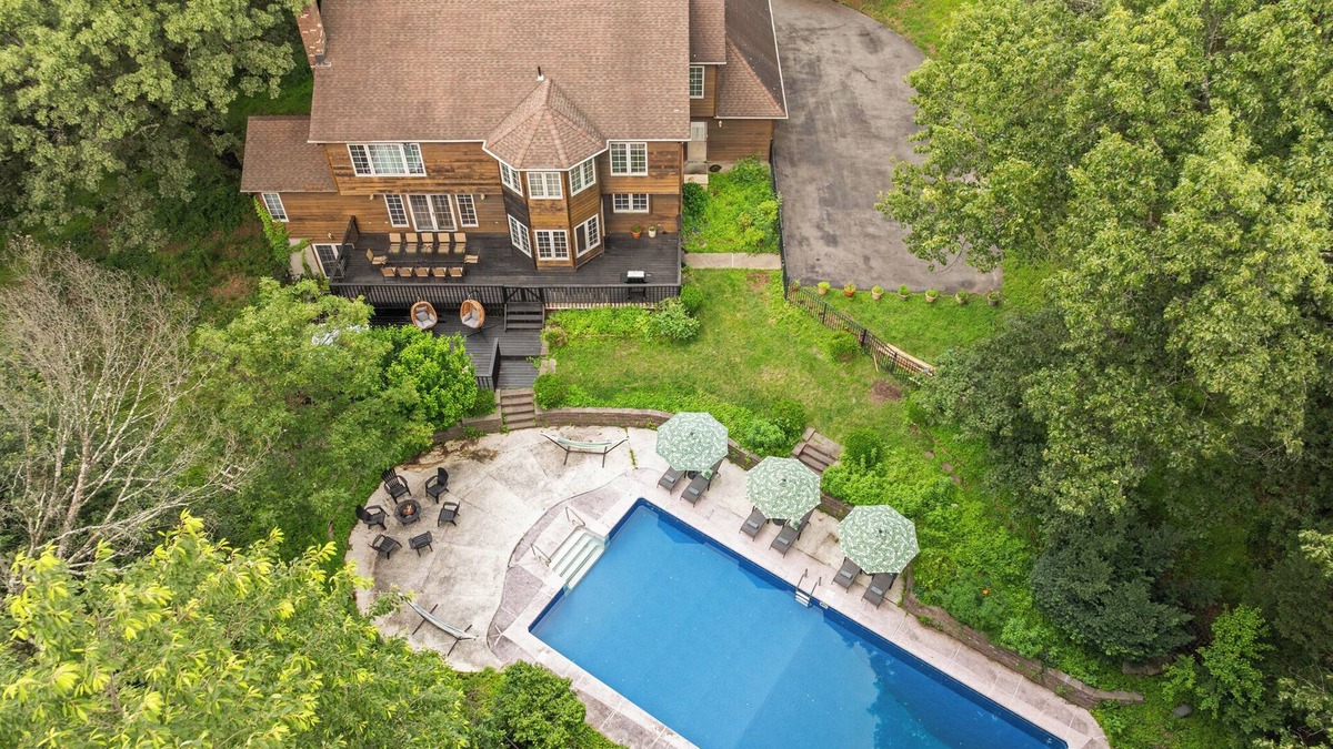 Chester Villa | Private Estate 9BR w/Pool, Hot Tub & Scenic Views!