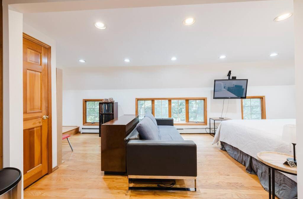 Glen Head Apartment | Private estate apartment.
