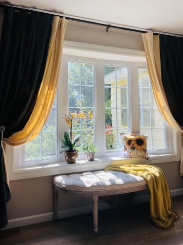 Princeton Resort | Private Estate, Walk to Princeton Downtown, 3-Bedrooms 2-Bath with Free Parking