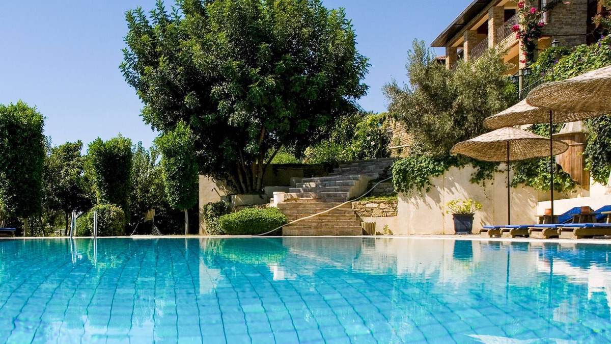 Manavgat Villa | Private estate with expansive living quarters, large garden and pool