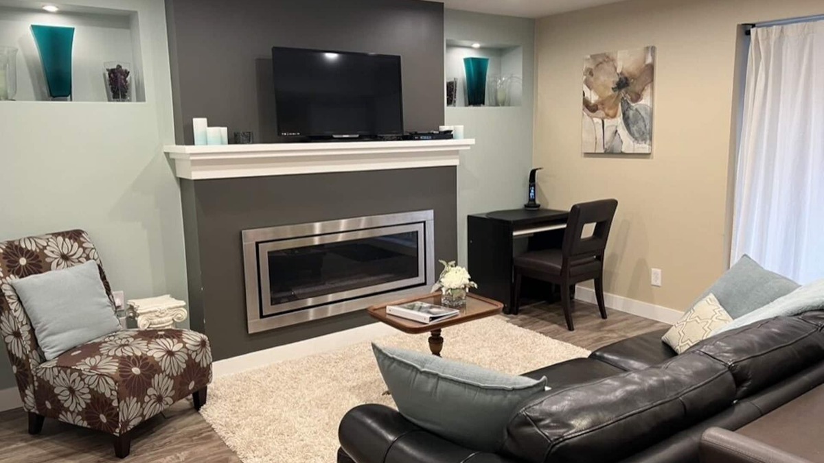 Langley House | Private Executive Suite -fully furnished-Fort Langley, British Columbia