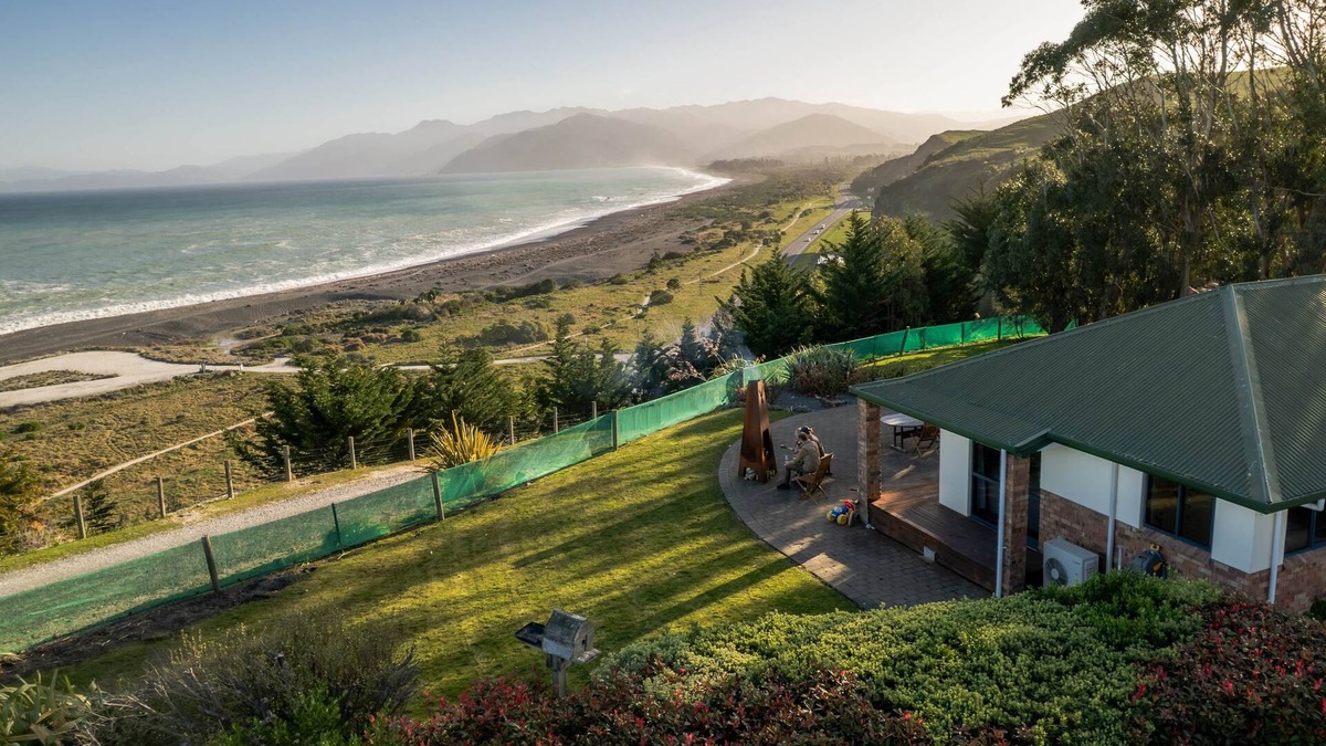 Kaikoura House | Private | Expansive Ocean and Mountain Views - KK2140, Private | Expansive Ocean and Mountain Views