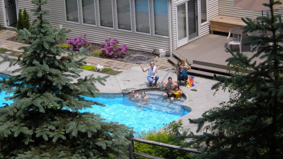 Redding Ridge House | Private family friendly home with in-ground pool and tennis court