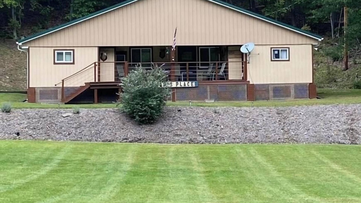 Howard Cabin | Private family lodge on 42 serene acres- 15 minutes to Penn State- Centre County