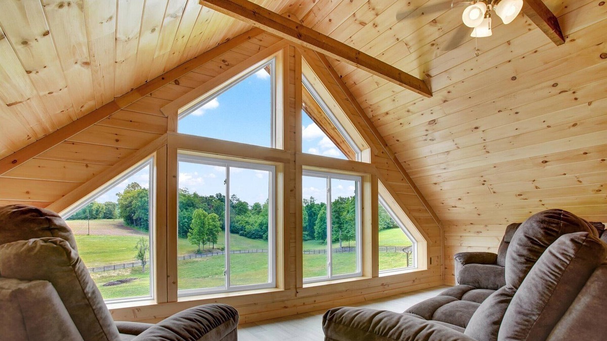 Robertsdale Cabin | Private Farm Setting w/7-bedroom cabin & pond, Plus 3 acres of yard space