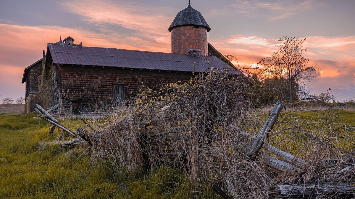 Innisfil Other | Private farmhouse w/claw foot tubs, firepit and walking trails