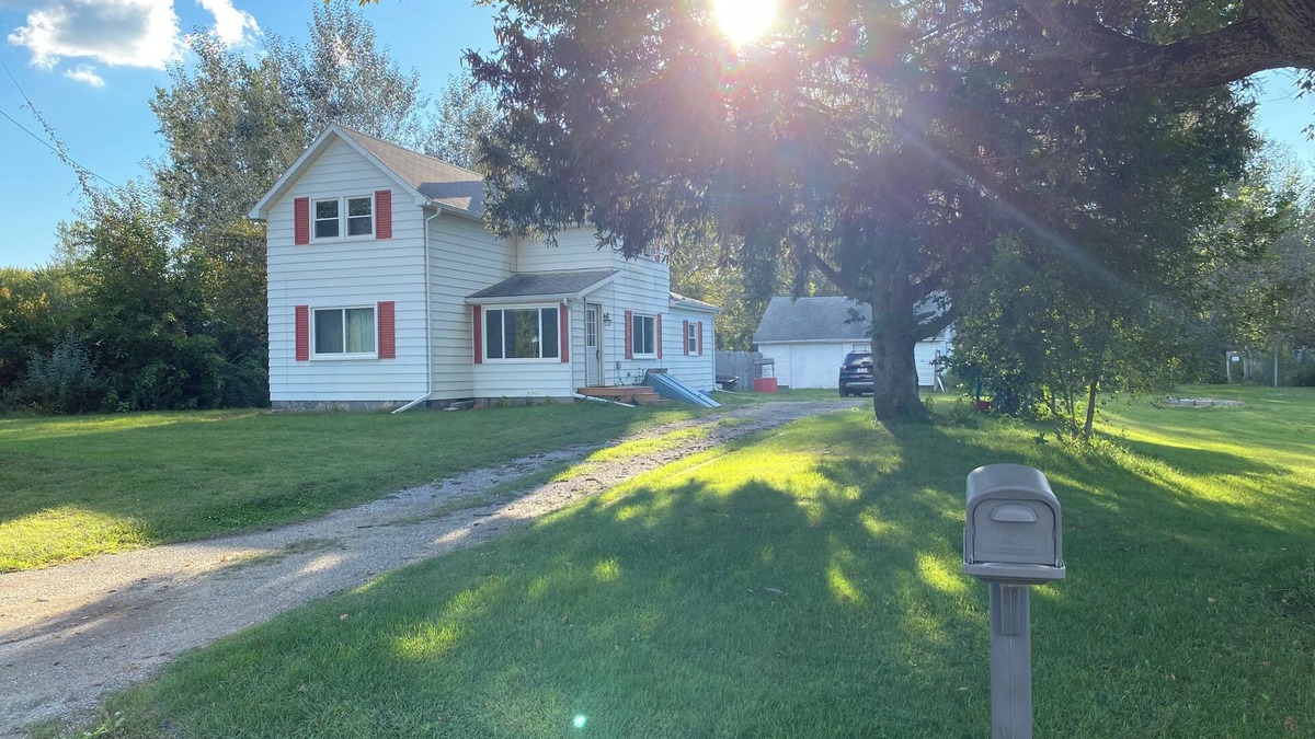 Birch Run Township Other | Private Farmhouse with Large Yard in Birch Run - 3 bedrooms