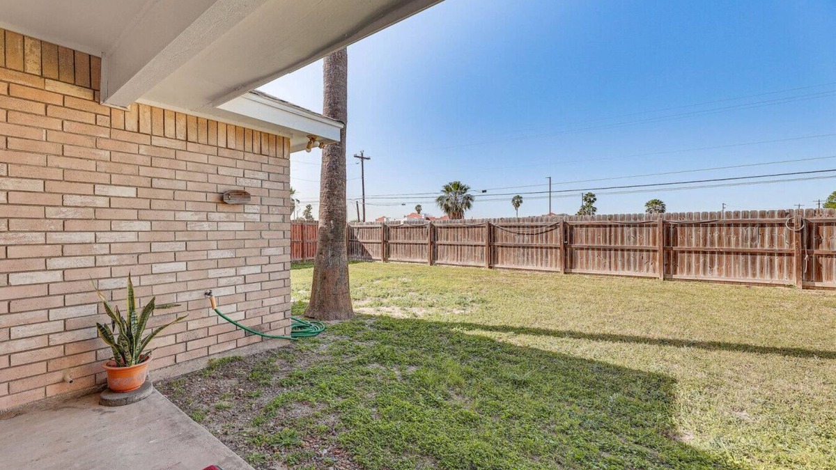 San Juan House | Private Fenced Backyard Pet Friendly Grill