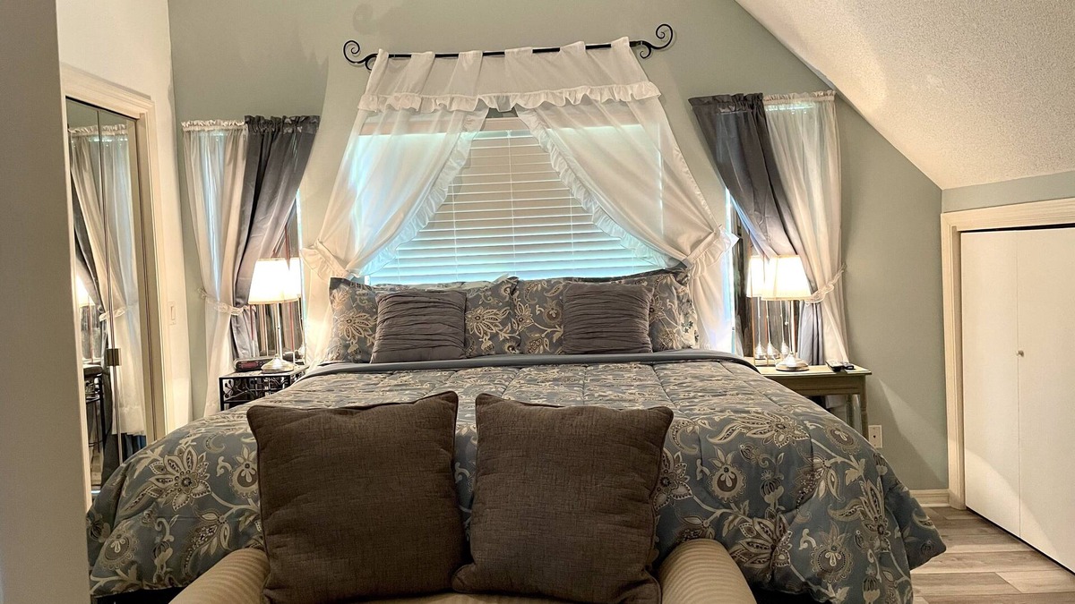 Inverness House | Private Fenced-In Pool Home/pet friendlySpacious and fully equipped.