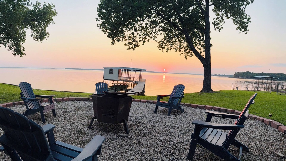 Lone Oak House | Private Fishing Dock, Swimming, Boat Lift, Fire Pit, Pavilion, & Game Room