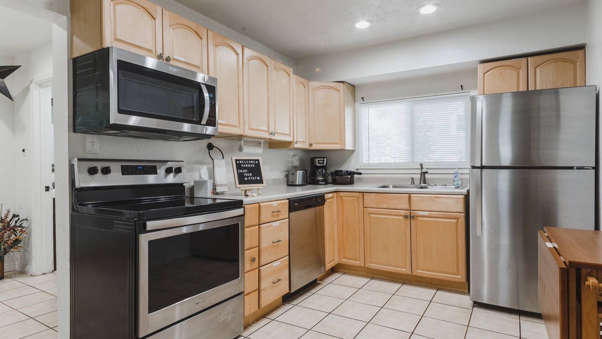 Springville House | Private four bedroom home - close to everything - pet friendly