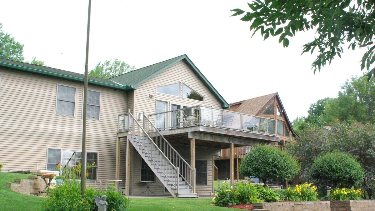 Rush City House | Private, Friendly, Fun, Beautiful Sunset Lakefront Property