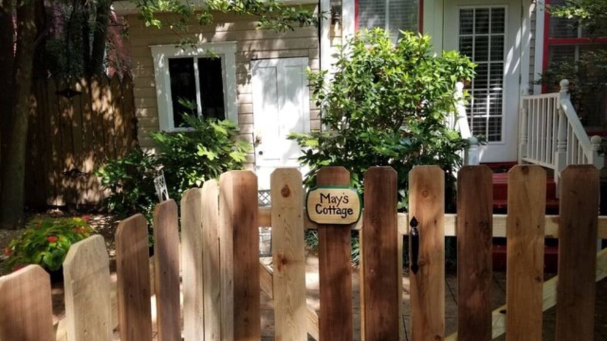 Downtown Little Rock Cabin | Private Garden, Jacuzzi Tub, Fireplace, In-Cottage Breakfast & Walking Distance to SoMa Are Just the Beginning!