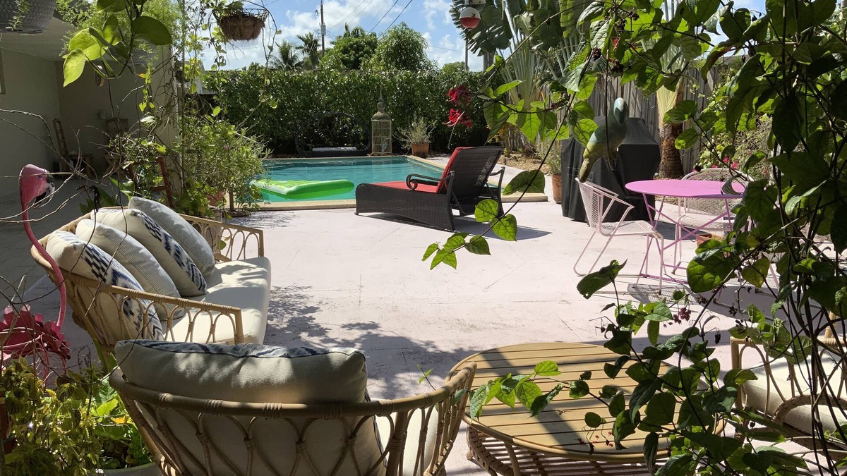 Sunset House | Private Garden-Pool Oasis