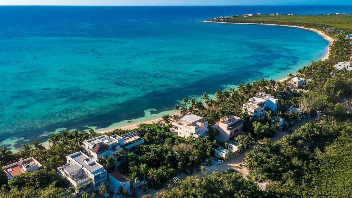 Soliman Bay Cabin | Private garden view casita, perfect for a couple, beach access, AC and WiFi!