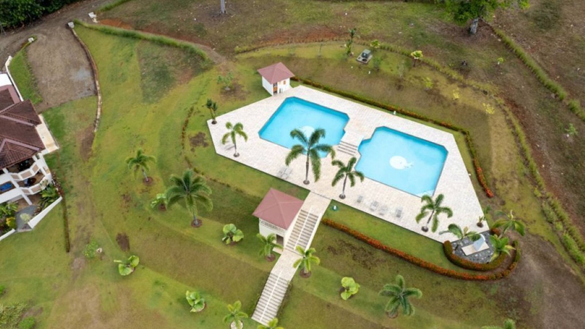Buenos Aires Condo | Private Garden, Walk Out to Community Pool, Beautiful 1 Bedroom 1 Bath Condo