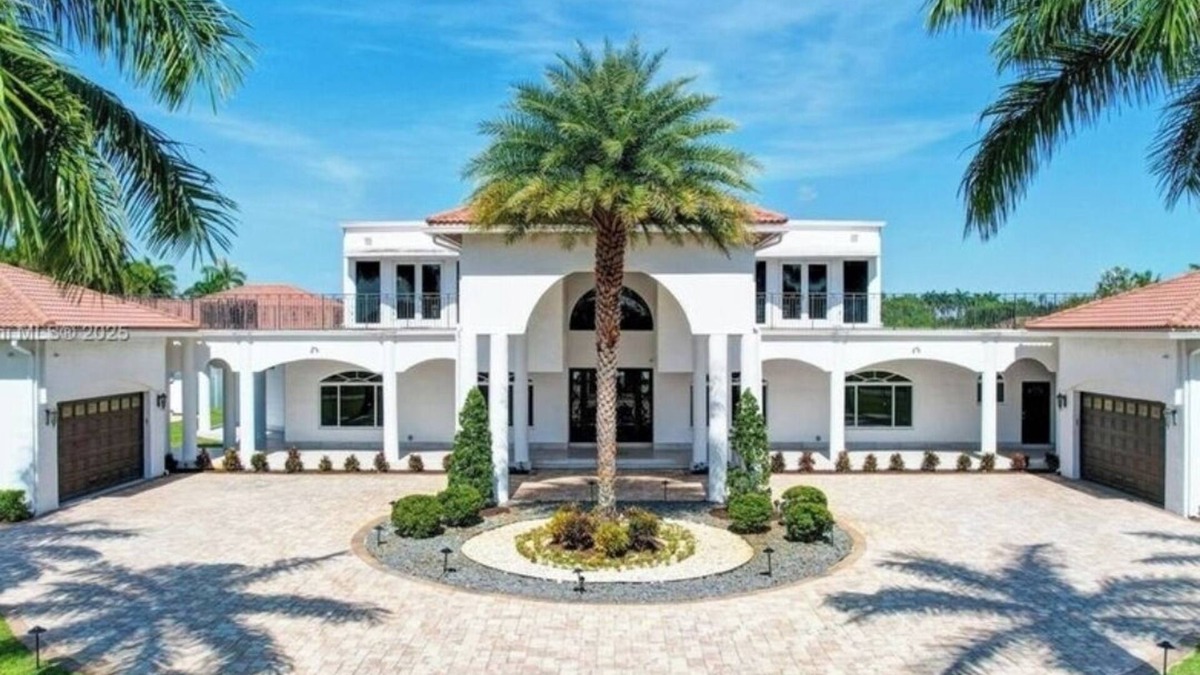 Southwest Ranches House | Private, gated 8-bedroom oasis with 6 car garage in prestigous Southwest Ranches