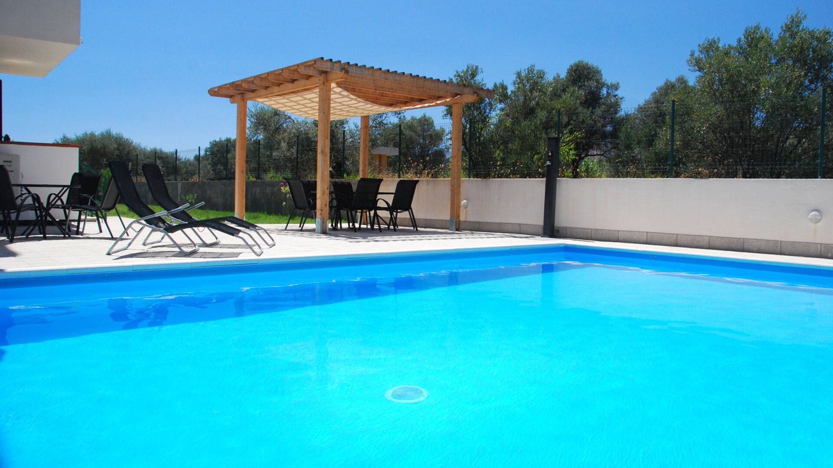 Isca Marina Villa | Private gated Villa sleeps 12. Large pool & garden, AC ,WiFi close to the beach.