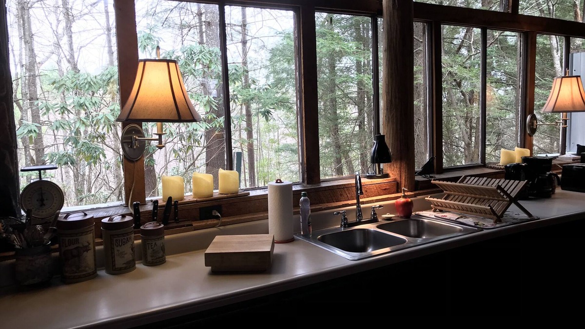 Primrose Cabin | Private, Gated, Wall of Windows, Fire-Pit, Pet Friendly- no fees of any kind!