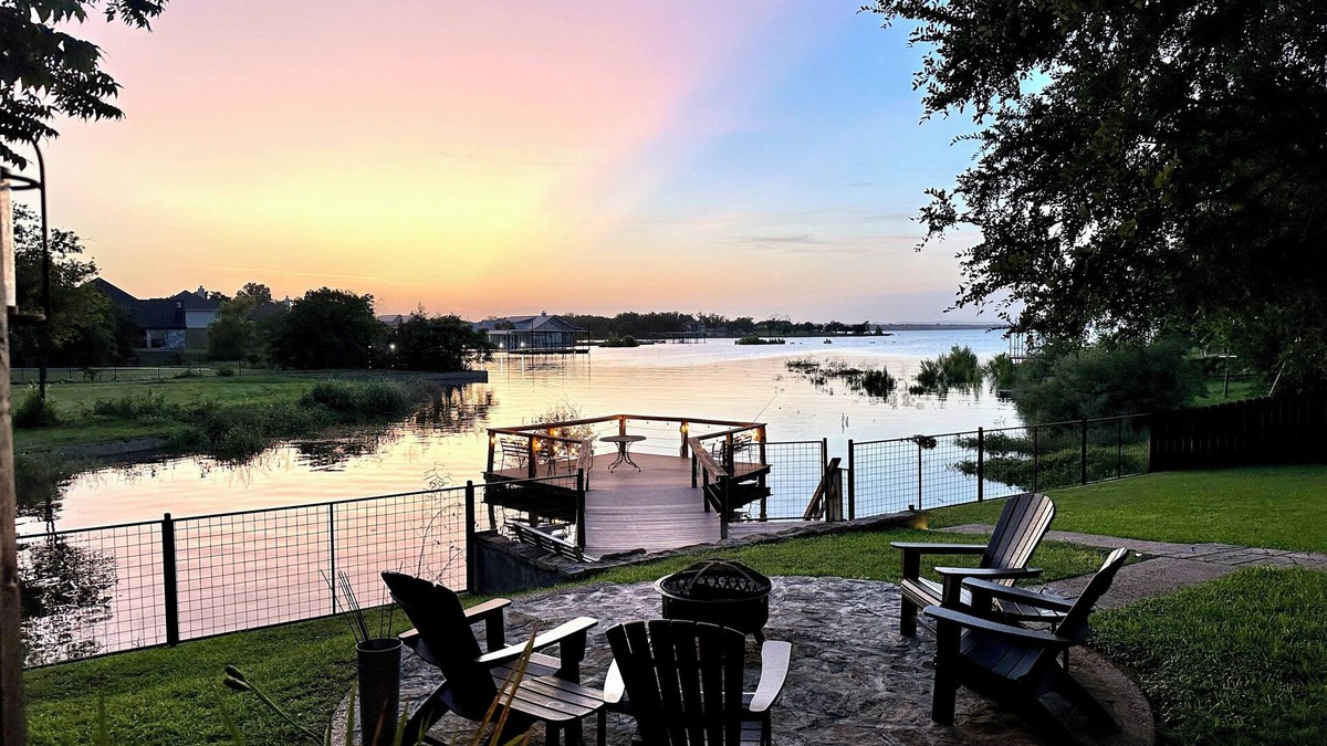 Buchanan Dam House | Private Gated Waterfront Lake Buchanan Home! Hot tub, Dog Friendly, Fully Fenced