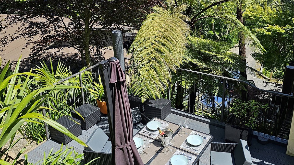 Picton House | Private Getaway for 2 Surrounded by Native Bush