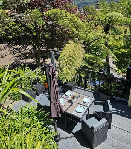 Picton House | Private Getaway for 2 Surrounded by Native Bush