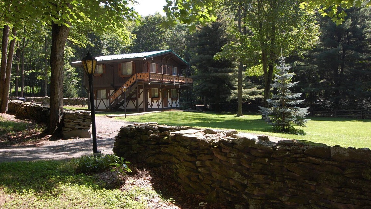 Union Dale Ski Chalet | Private Getaway one mile from base of Elk Mountain Resort