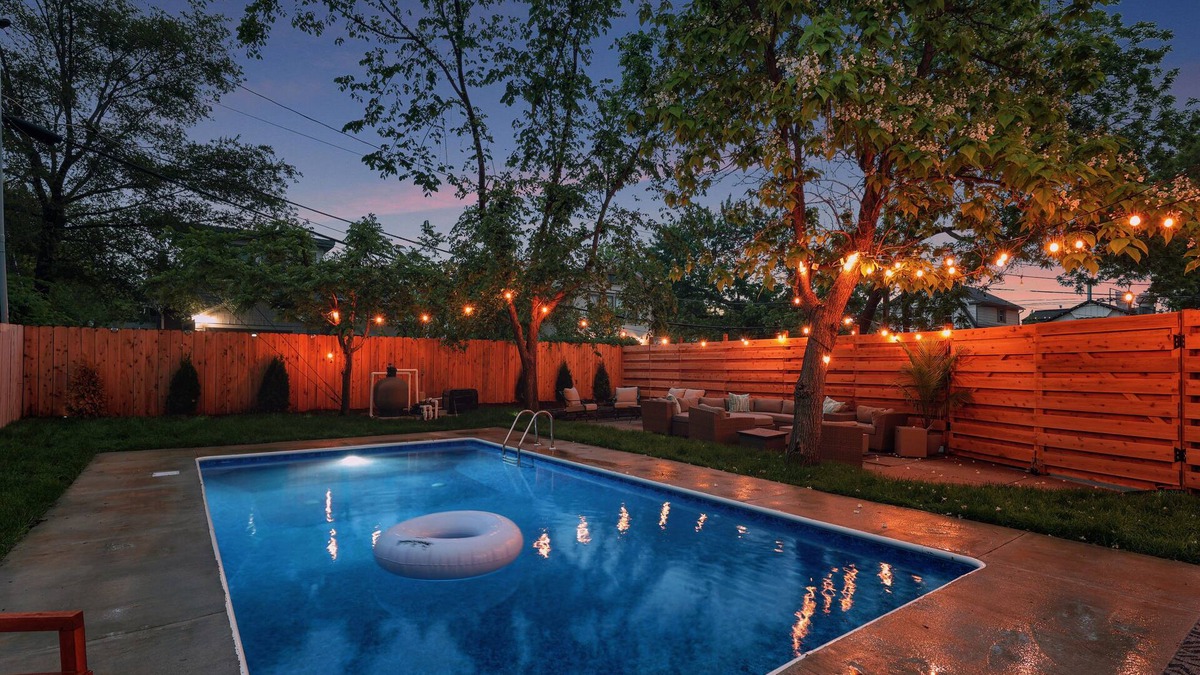 College Hill House | Private Getaway with heated pool, Hot Tub & Designer Touches, Walkable Dining