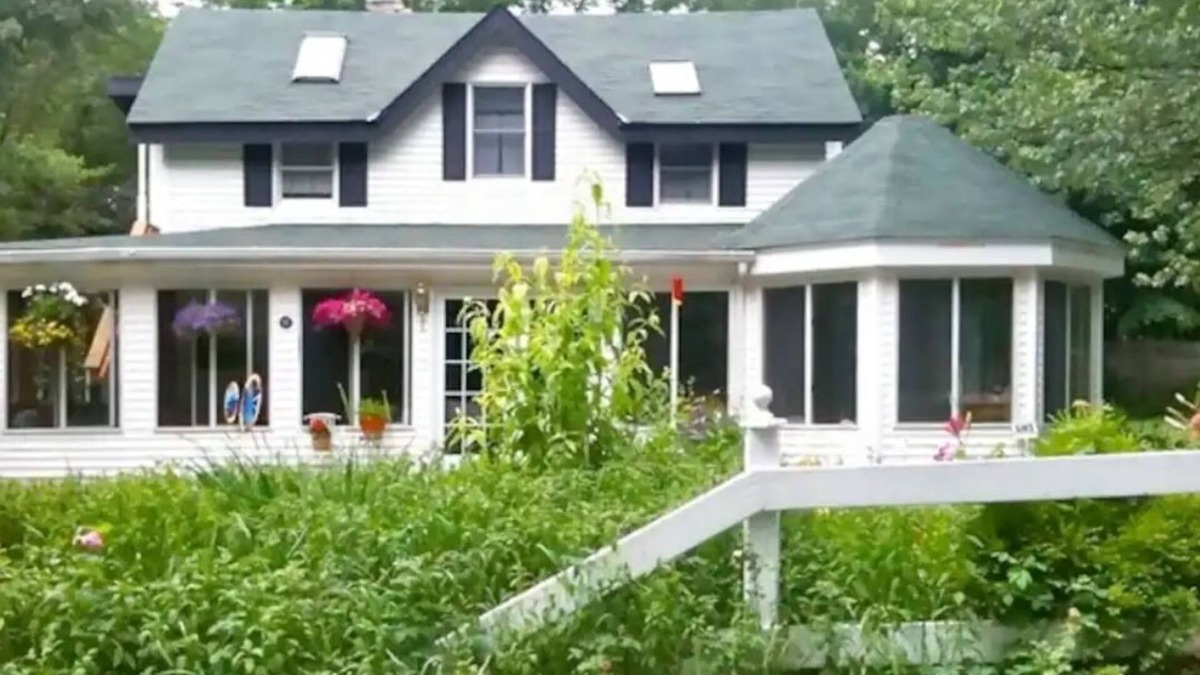 Palenville House | Private Giant Luxury Creekside Home - Serenity
