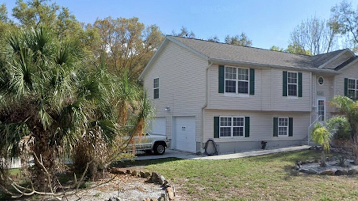 Oldsmar House | Private ground floor apt with a huge deck