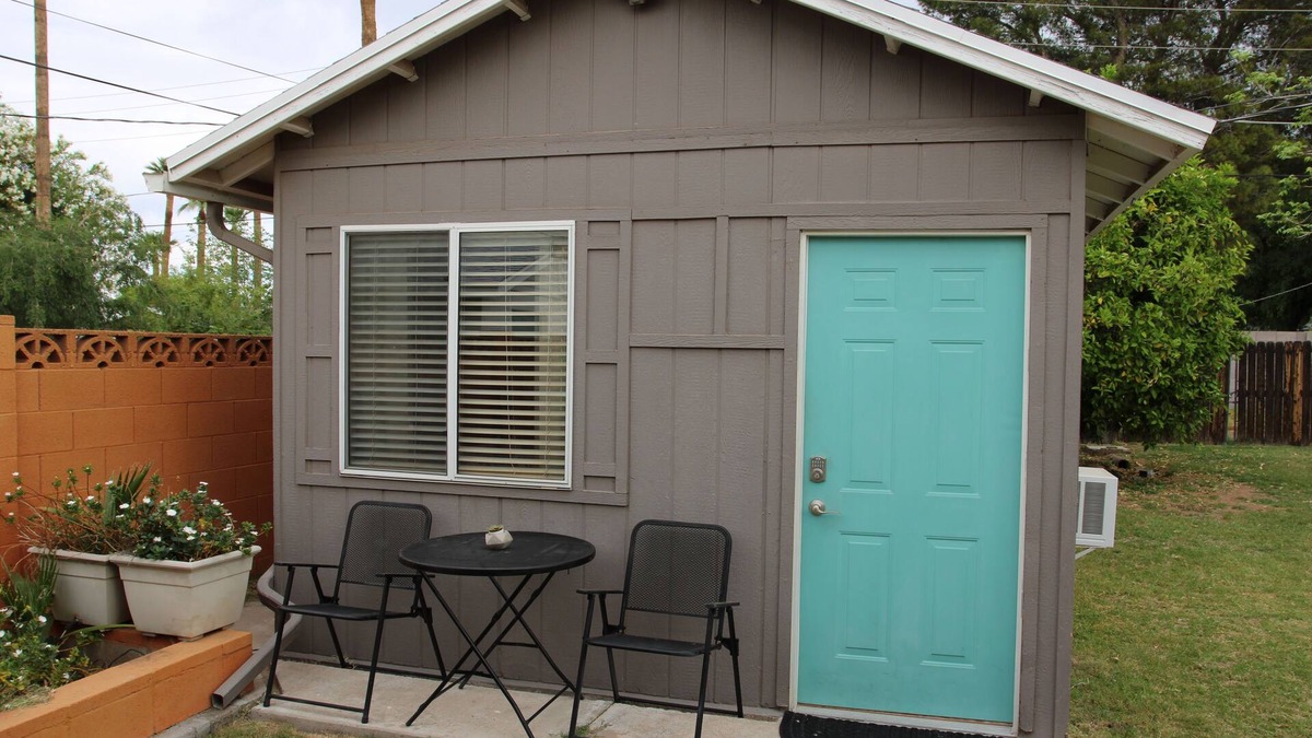 Camelback East House | Private Guest House - Aqua Door Phoenix Studio Gated Casita