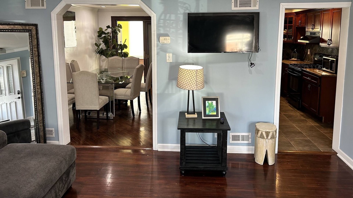 Constable Hook House | Private guest house near NYC with food voucher and parking