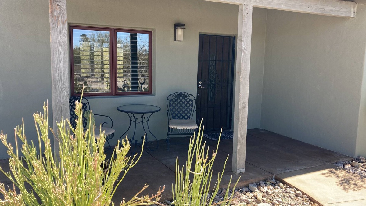 Oro Valley House | Private guest house on its own two acres. We offer discounted monthly rates.