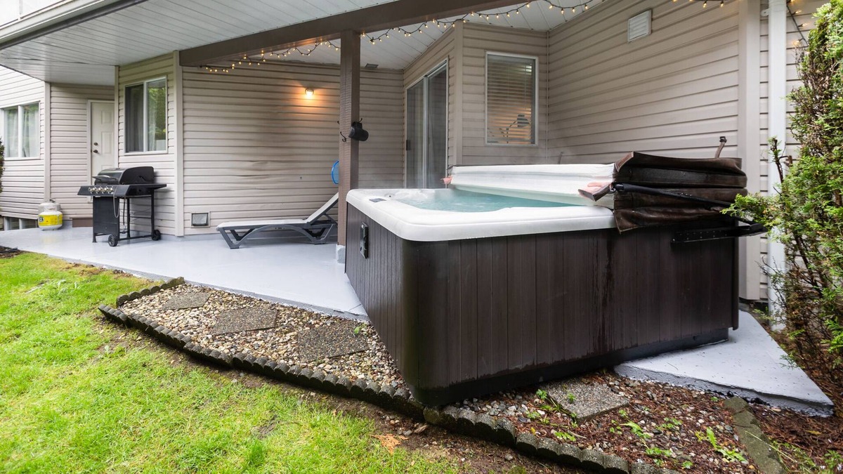 Townline Hill House | Private guest room with hot tub and full gym in Abbotsford
