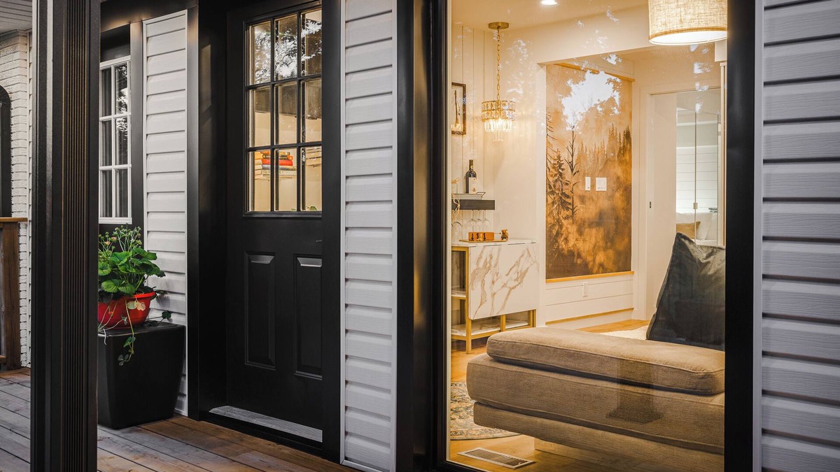 St. Catharines Bed & Breakfast | Private guest suite - near Niagara Falls