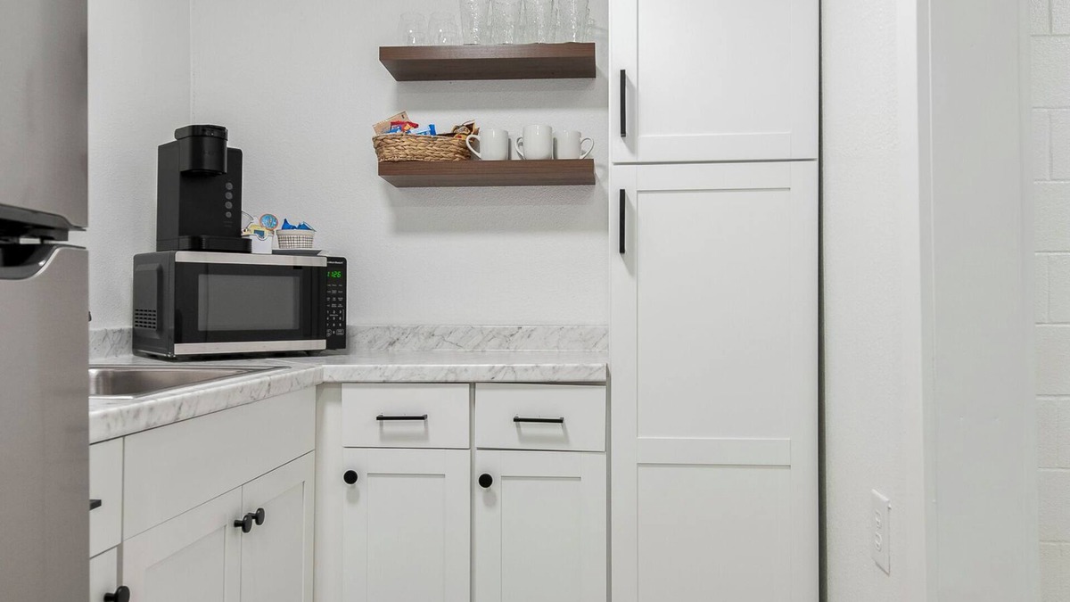 Bella Vista House | Private guest suite- Sleep & Bike, UPDATED!