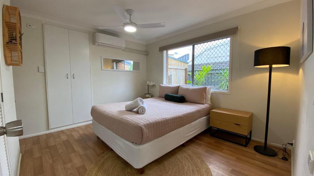 Warana House | Private Guesthouse - Pet friendly - Walk to Beach