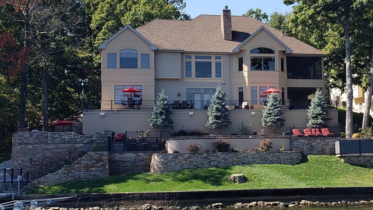 Osage Beach House | Private Heated Pool, Outdoor Kitchen w/Pizza Oven, 7 BR, 6.5 BA, Game Room