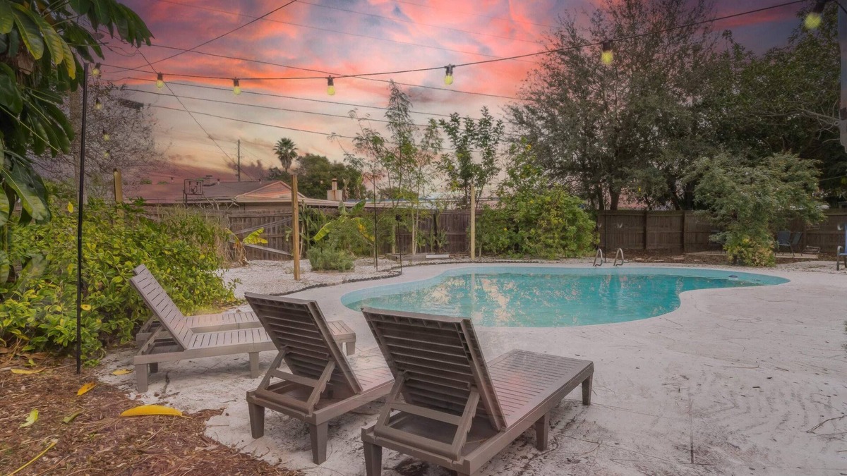 Walsingham House | Private Heated Pool! 4 MiI to Indian Rocks Beach