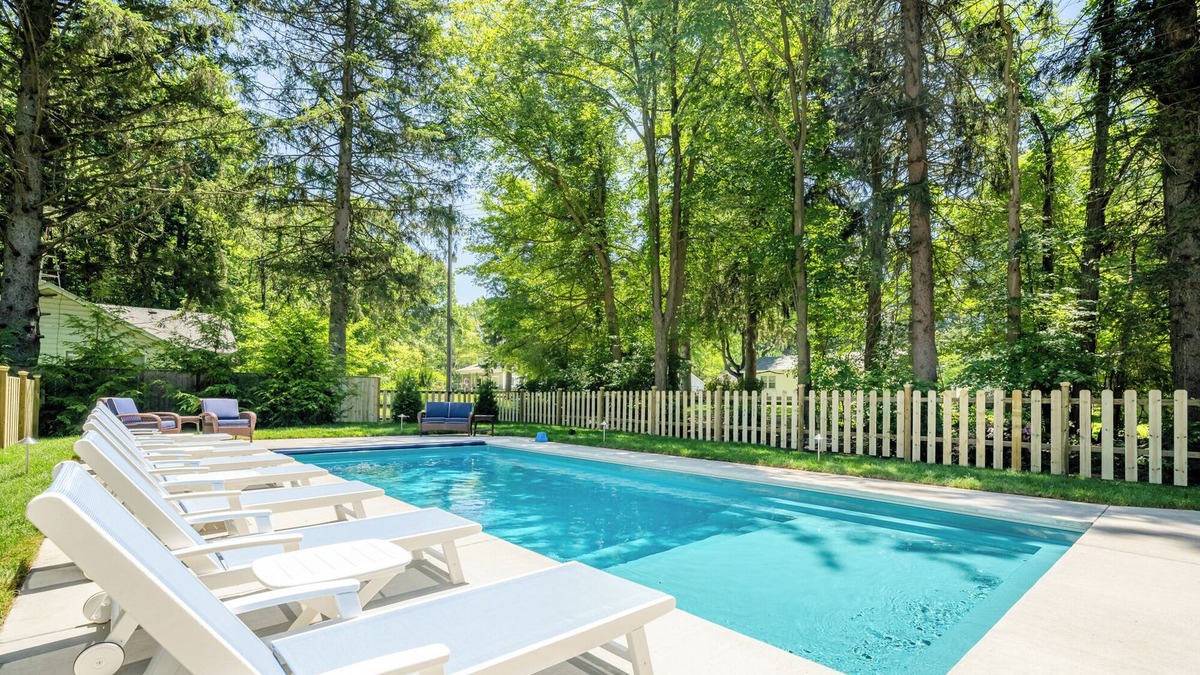 Harbert Cottage | Private Heated Pool and Hot Tub!