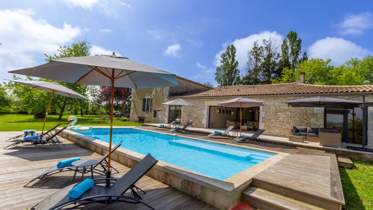 Saint-Sernin Villa | Private heated pool. Quiet location, 2km to restaurant. Near to historic towns