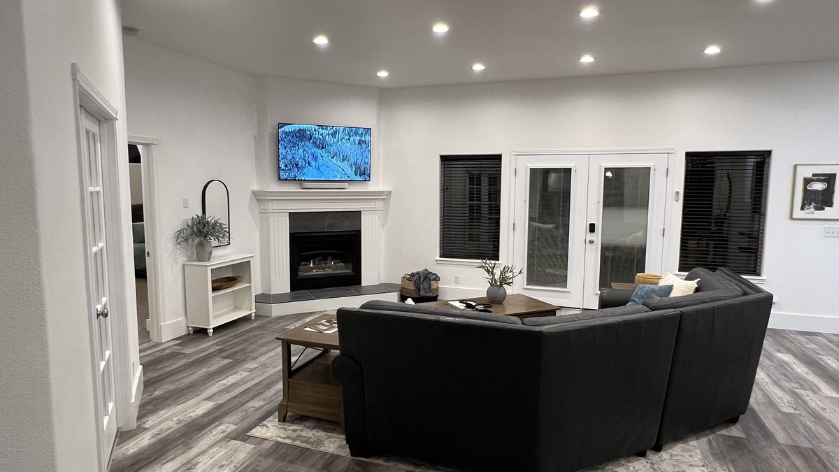 Boise House | Private Heated Pool & Hot Tub - Centrally Located Upscale 4-Bedroom Home