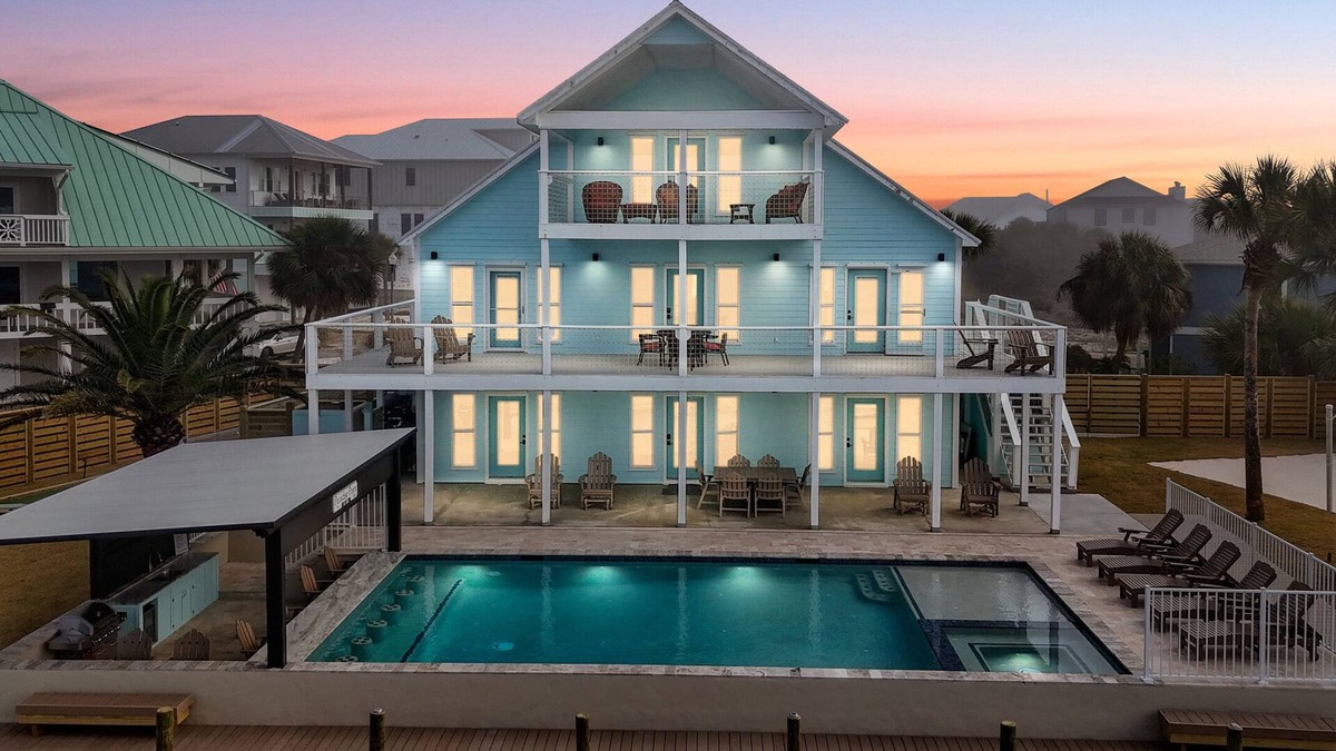 Perdido Key Coves One House | PRIVATE HEATED POOL, PRIVATE BOAT DOCK, PRIVATE BEACH, PICKLEBALL, & HOT TUB!