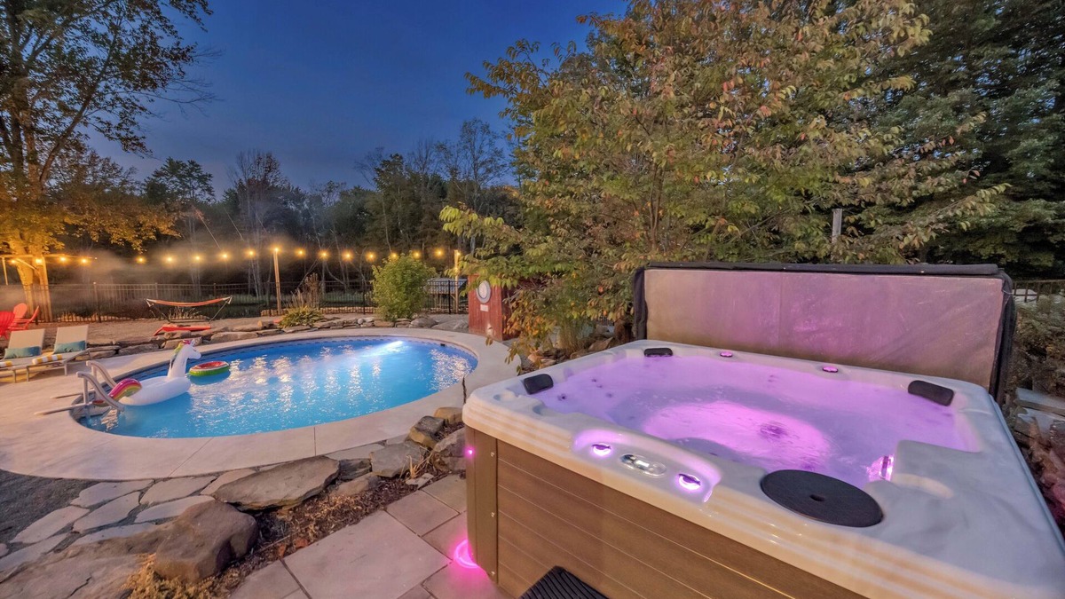 Aldenville House | Private Heated Pool Hot Tub Game Room Fire Pit 6 Bdrms