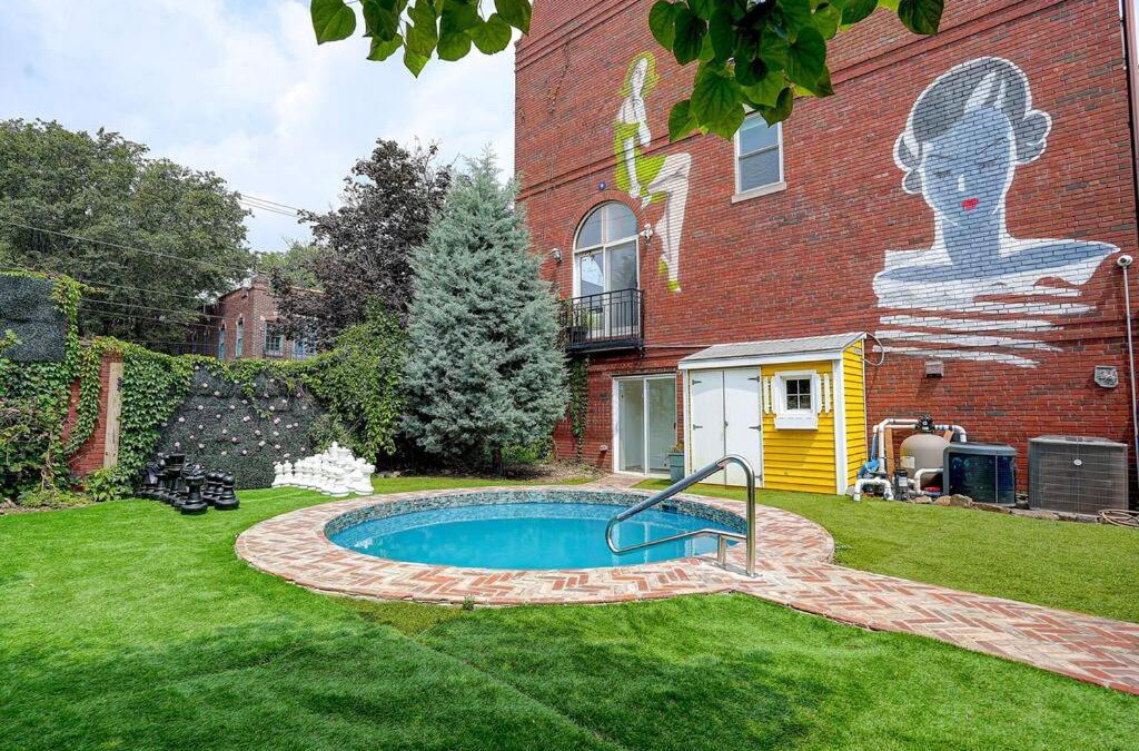 Southwark Apartment | PRIVATE HEATED POOL with CITY views and GYM!