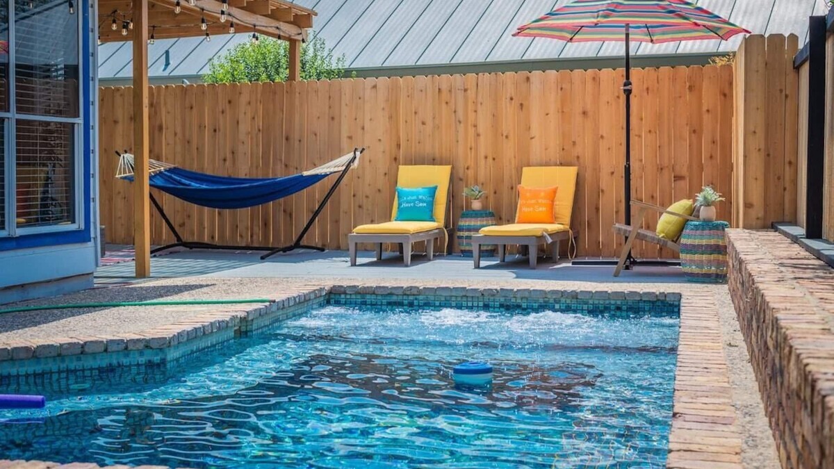 Riverbend of Camino Real House | Private Heated POOL & Game Room by Fiesta Texas & Downtown